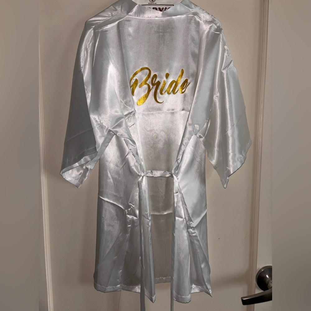 NWOT Bride Robe - Picture 5 of 5